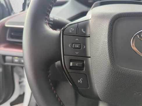 Used 2025 Toyota Prius Plug-In Hybrid image 12