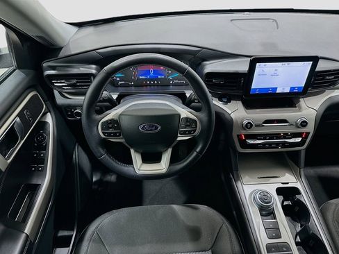 Used 2024 Ford Explorer XLT image 21