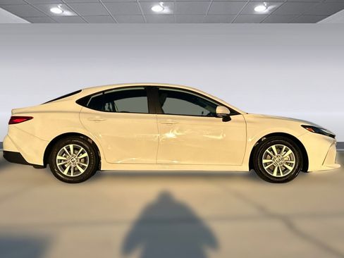 Used 2025 Toyota Camry LE image 2