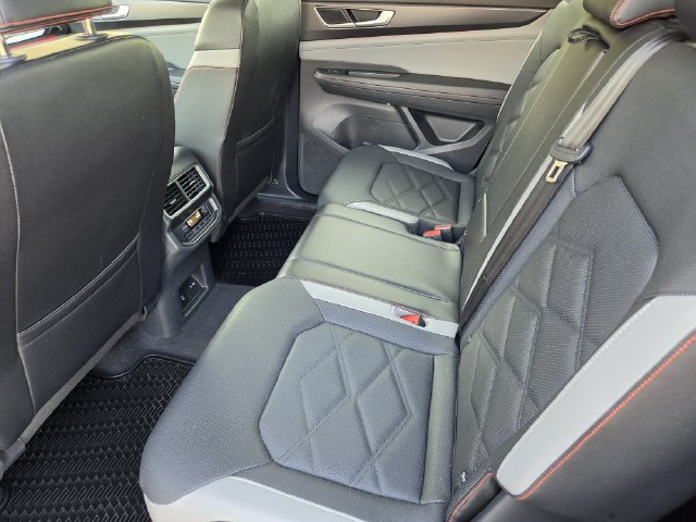 Used 2024 Volkswagen Atlas Peak Edition SE AWD/4WD image 24