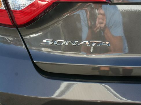 Used 2016 Hyundai Sonata Limited w/ Option Group 05 FWD image 31