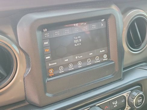 Used 2022 Jeep Wrangler Sport AWD/4WD image 19