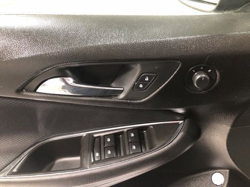 Used 2018 Chevrolet Cruze LS image 19