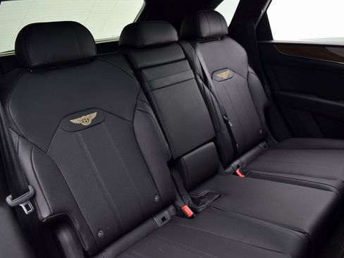 Certified 2021 Bentley Bentayga Plug-In Hybrid AWD/4WD image 32