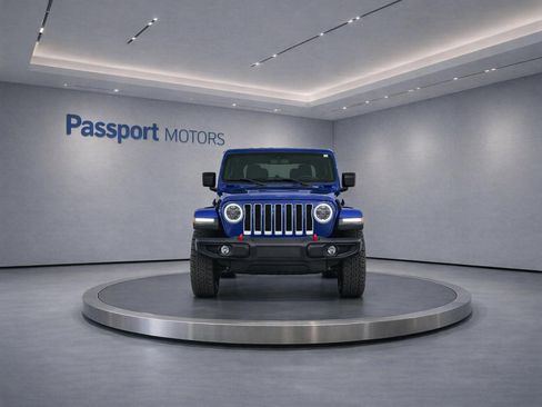 Used 2018 Jeep Wrangler Unlimited Sahara AWD/4WD image 2