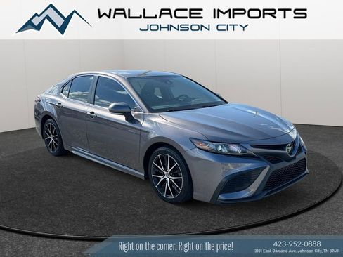 Used 2022 Toyota Camry SE w/ Convenience Package image 7