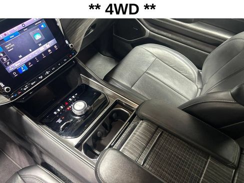 Certified 2024 Jeep Wagoneer Series II w/ Flexible Seating Group AWD/4WD image 6