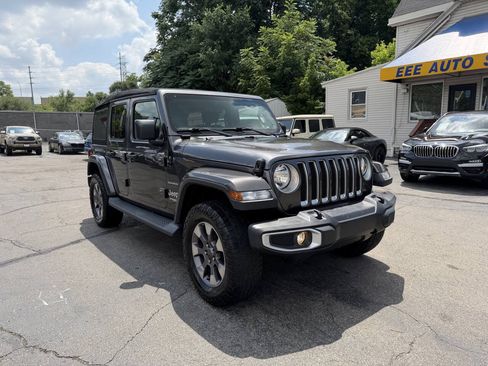 Used 2019 Jeep Wrangler Unlimited Sahara w/ Cold Weather Group AWD/4WD image 2