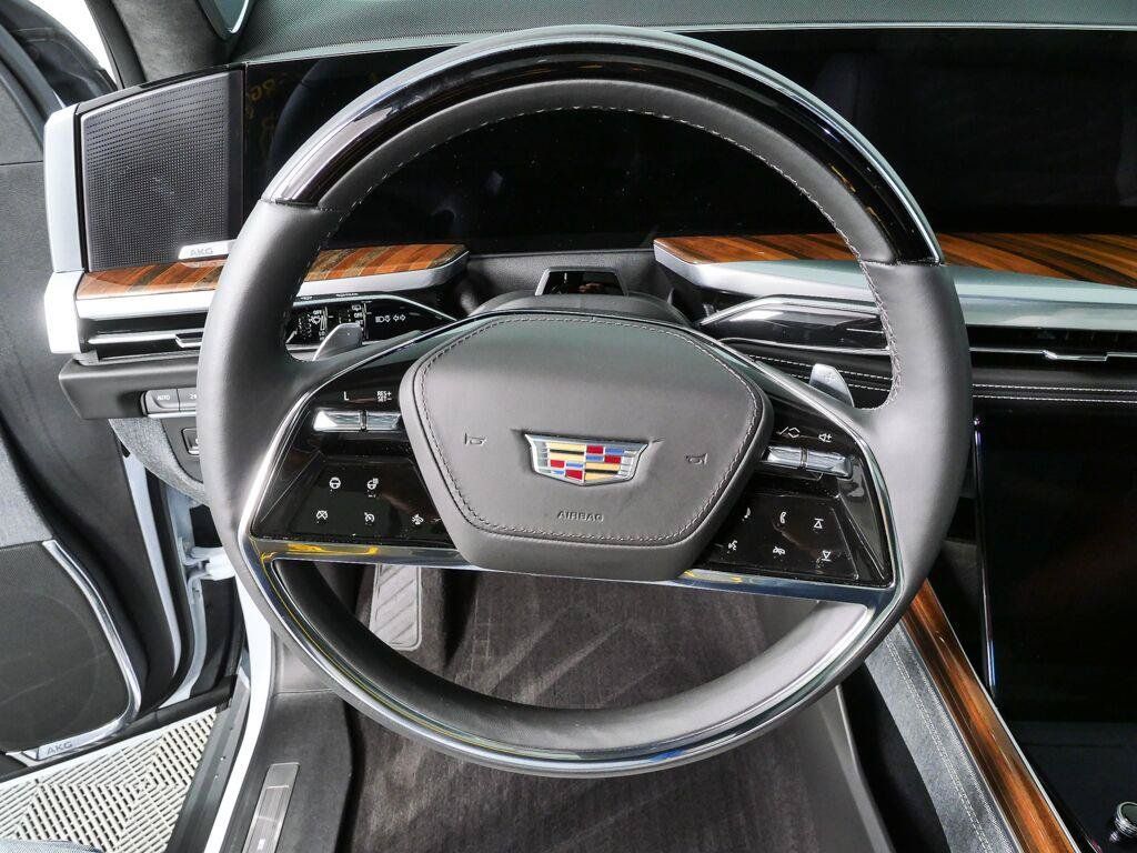 Used 2026 Cadillac Escalade Platinum Sport w/ LPO, ONYX Package AWD/4WD image 9
