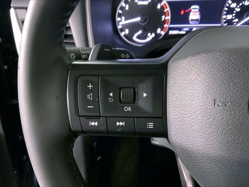 Used 2025 Nissan Rogue SV image 18