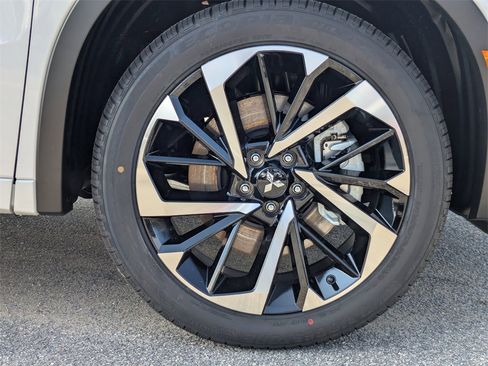 New 2025 Mitsubishi Outlander SEL image 11