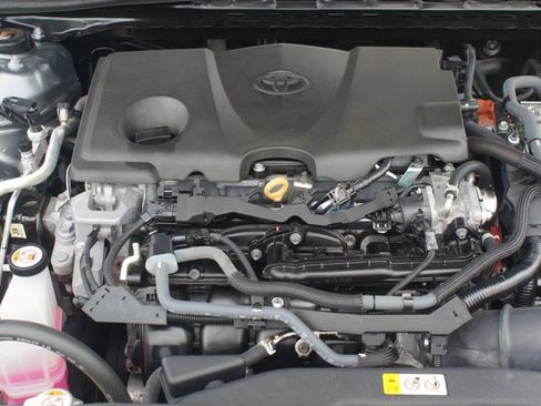 Used 2025 Toyota Camry SE FWD image 27
