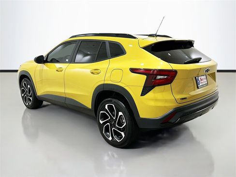 Used 2025 Chevrolet Trax RS w/ Driver Confidence Package image 4