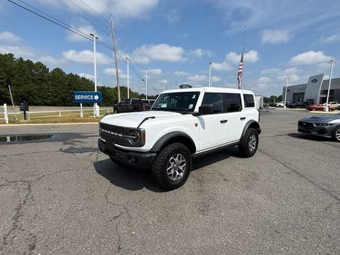 Used 2025 Ford Bronco Badlands AWD/4WD image 3