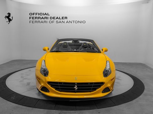 Certified 2017 Ferrari California T image 8