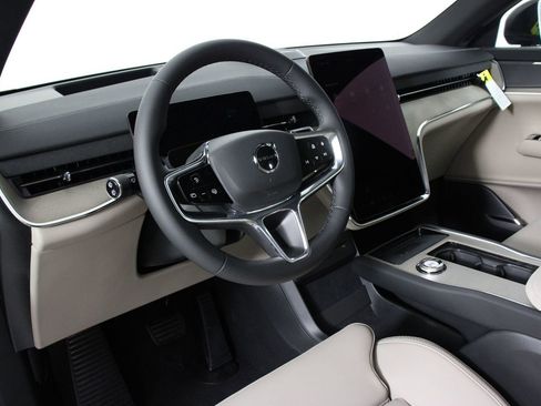 New 2026 Volvo EX90 Plus AWD/4WD image 8