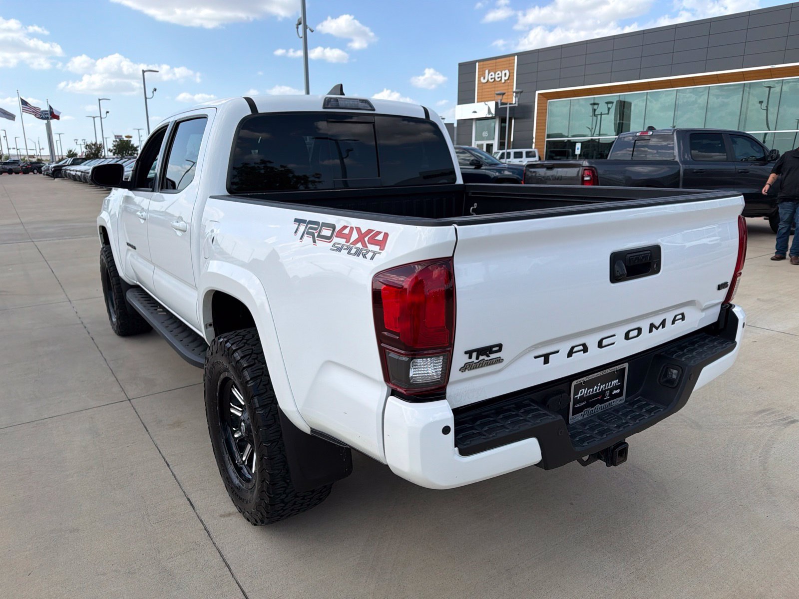 Used 2018 Toyota Tacoma TRD Sport w/ Technology Package AWD/4WD image 3