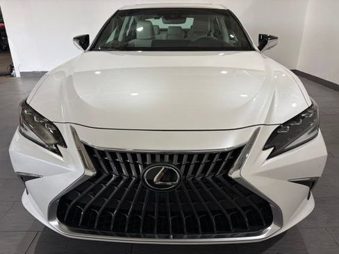 Used 2025 Lexus ES 300h Ultra Luxury w/ Accessory Package (Z1) FWD image 8