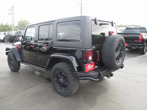 Used 2017 Jeep Wrangler Unlimited Sahara image 6