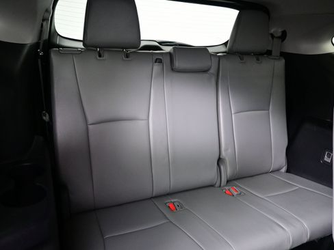 Used 2022 Toyota Highlander XLE AWD/4WD image 17