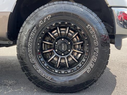 Used 2021 Ford F150 Lariat AWD/4WD image 12