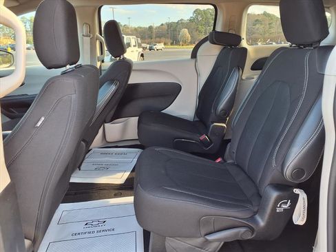 Used 2023 Chrysler Voyager LX image 24