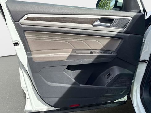 Used 2022 Volkswagen Atlas SE w/ Panoramic Sunroof Package image 12