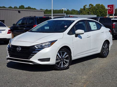 New 2025 Nissan Versa SV w/ Trunk Package FWD image 2