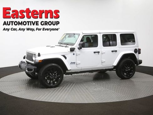 Used 2025 Jeep Wrangler Unlimited Sahara w/ Safety Group AWD/4WD image 59