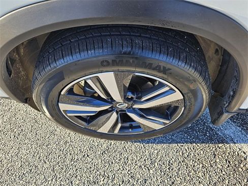 Used 2021 Nissan Rogue Platinum image 18