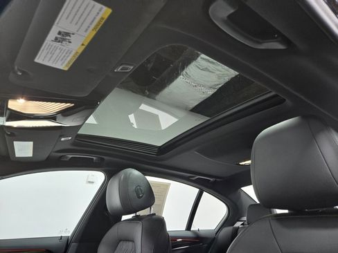 Used 2021 BMW 530e xDrive w/ M Sport Package image 9