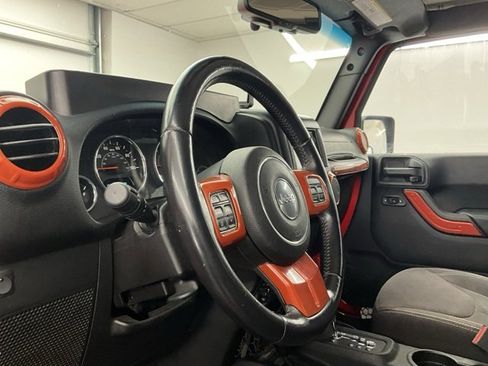 Used 2015 Jeep Wrangler Unlimited Sahara w/ Connectivity Group image 10