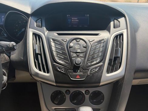 Used 2014 Ford Focus SE FWD image 23