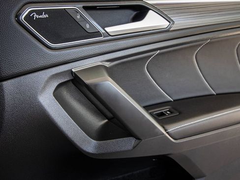 Used 2022 Volkswagen Tiguan SEL R-Line AWD/4WD image 19
