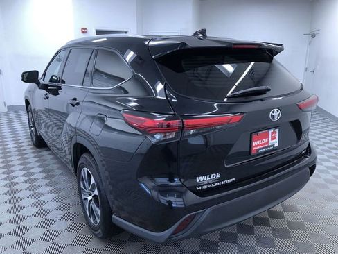 Used 2022 Toyota Highlander XLE image 12