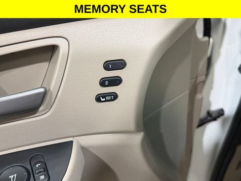 Used 2011 Honda Odyssey Touring image 2