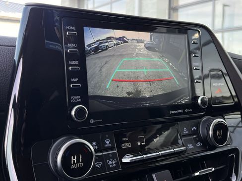 Used 2021 Toyota Highlander LE image 61