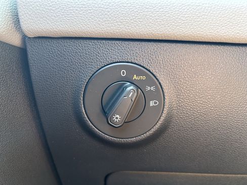 Certified 2023 Volkswagen Taos SE image 19