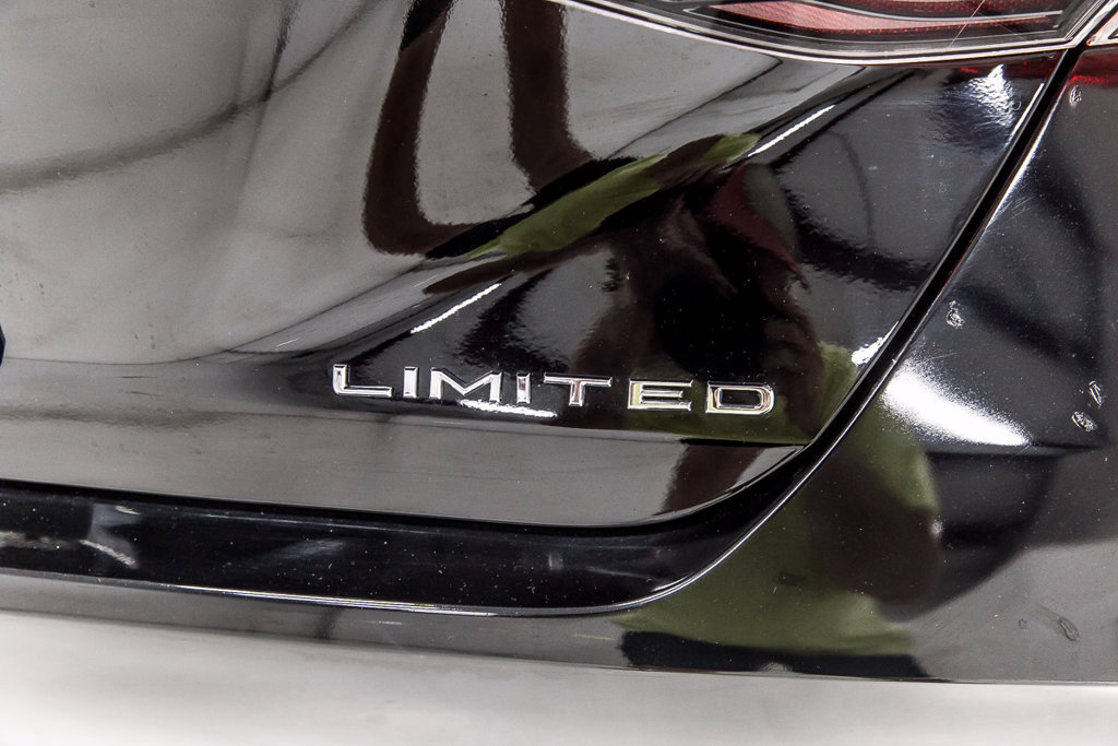 Used 2019 Toyota Avalon Limited FWD image 11