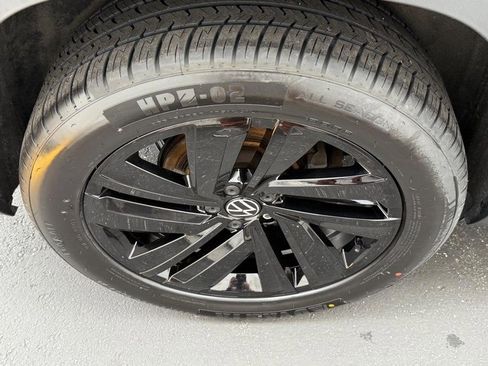 Used 2023 Volkswagen Atlas Cross Sport SE image 7