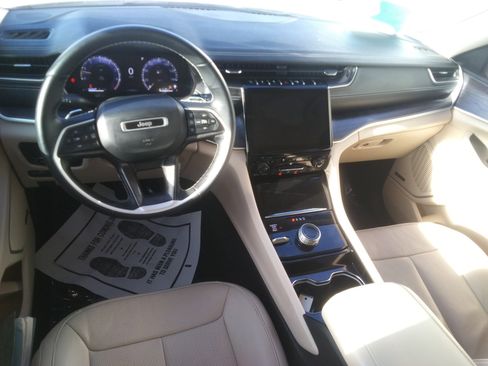 Used 2022 Jeep Grand Cherokee Limited w/ Luxury Tech Group II image 13