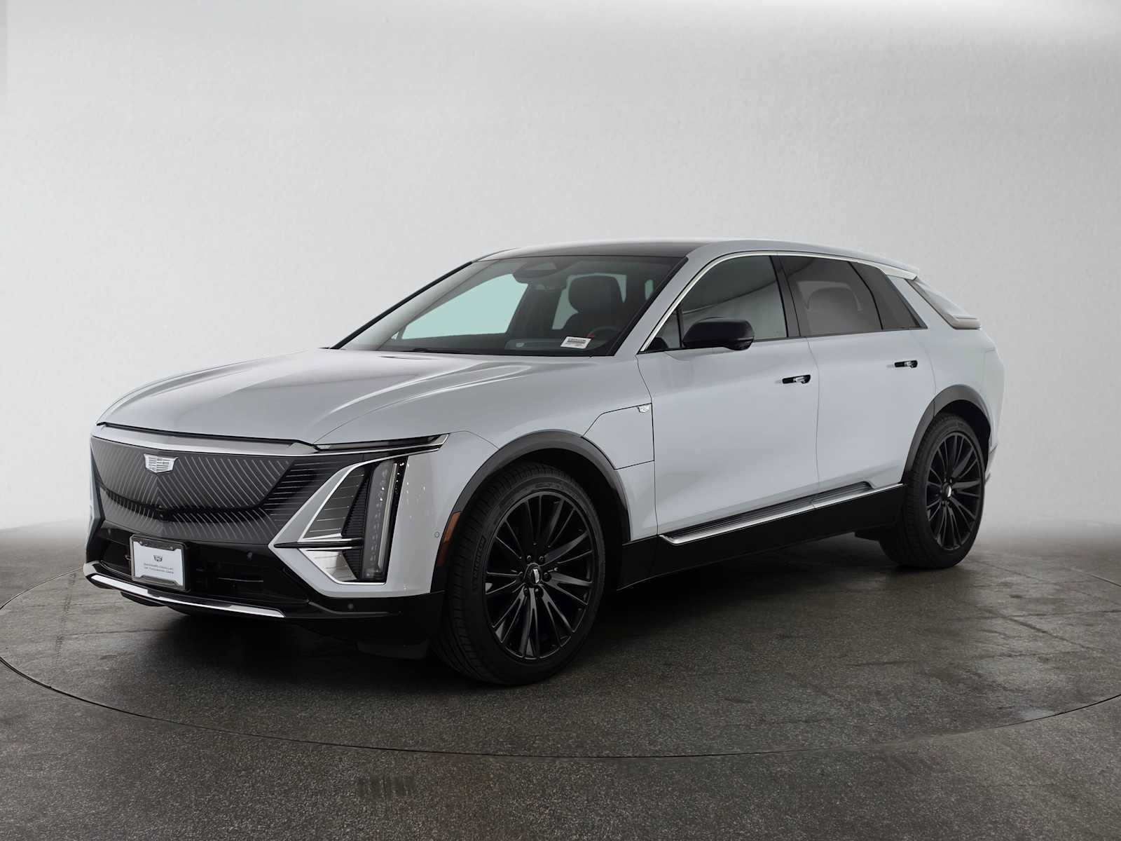 Used 2026 Cadillac Lyriq Luxury w/ LPO, Bronce Accent Package RWD image 7