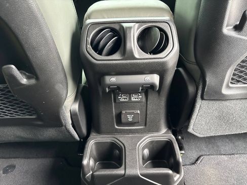Used 2024 Jeep Gladiator Mojave AWD/4WD image 22