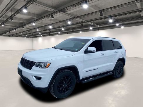 Used 2018 Jeep Grand Cherokee Limited image 3