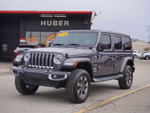 Used 2018 Jeep Wrangler Unlimited Sahara image 3