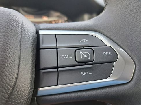 New 2026 Jeep Compass Latitude image 13