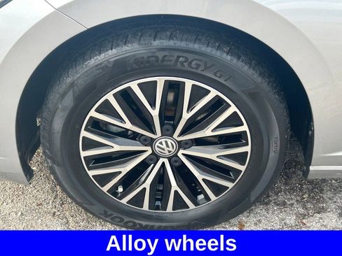 Used 2021 Volkswagen Jetta SE image 16