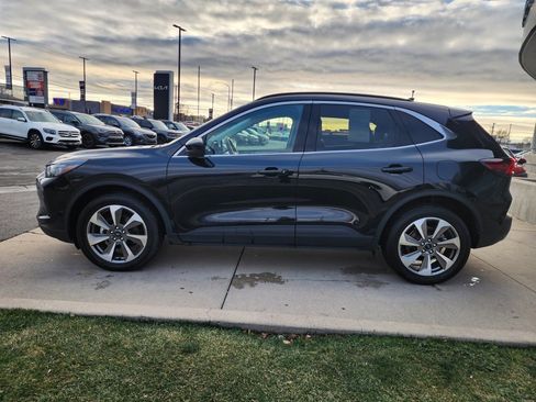 Used 2024 Ford Escape Platinum image 8