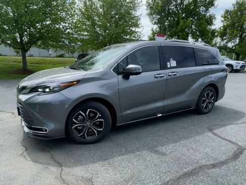 New 2026 Toyota Sienna Platinum AWD/4WD image 4