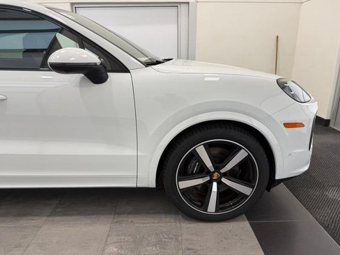 Certified 2026 Porsche Cayenne Coupe AWD/4WD image 10